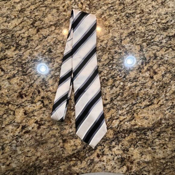 Donald J Trump Signature Collection 100% Silk Cream / Blue / Gray Neck Tie - Picture 2 of 7